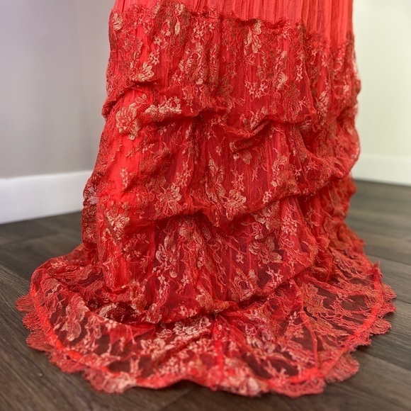 Catherine Deane Size 8 US has a stain on the right bust - Picture 3 of 12